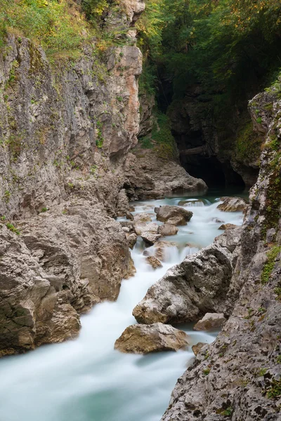 River Belaya is  in  canyon, Russia — Stock Photo, Image