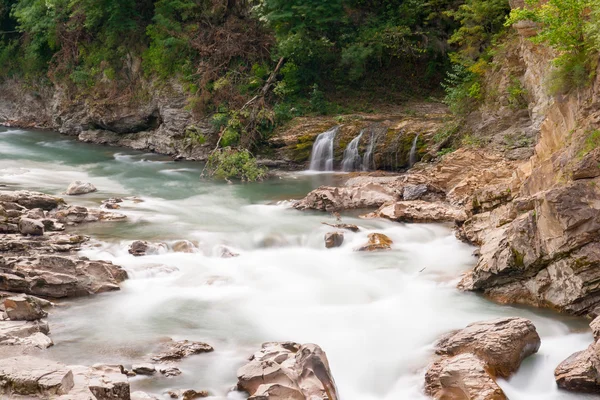 Mountain river Belaya and waterfall, long exposure — Stock Photo, Image