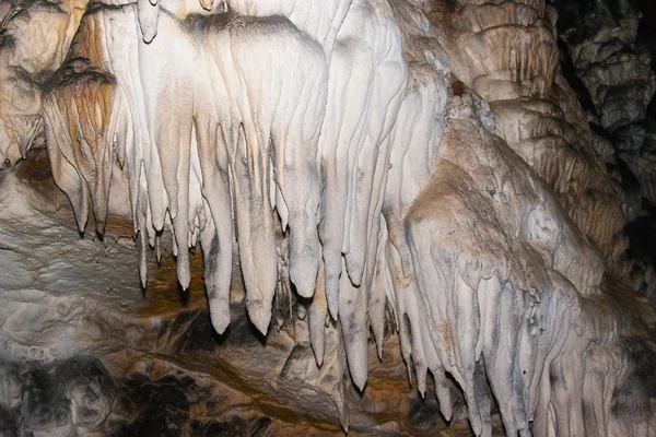 Formações de carste na caverna . — Fotografia de Stock