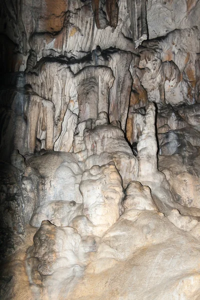 Formations karstiques dans la grotte . — Photo