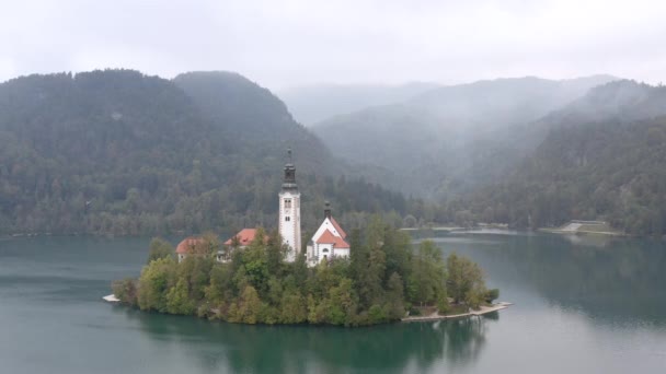 Jezioro Bled Wyspa Kościoła Założenie Maryi Zdjęcia Lotnicze Piękny Słoweński — Wideo stockowe