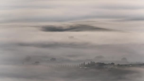 Italië Toscane Vroege Zonnige Ochtend Dikke Mist Velden Boerderijen Wijngaarden — Stockvideo