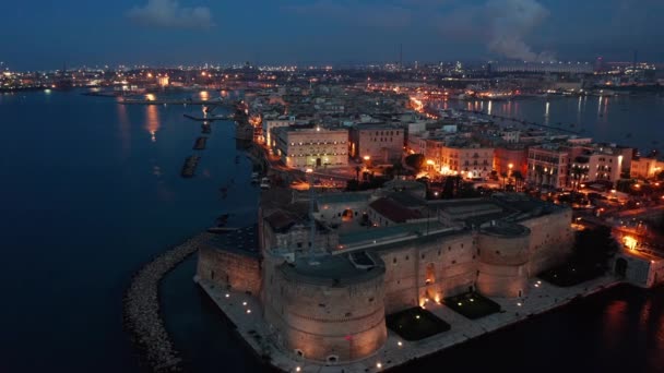 Vista Aérea Cidade Taranto Castelo Aragonese Noite — Vídeo de Stock
