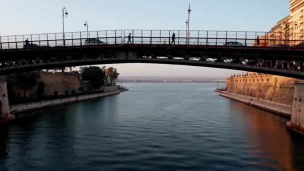 Vue Aérienne Pont Avec Circulation Tarente Italie — Video