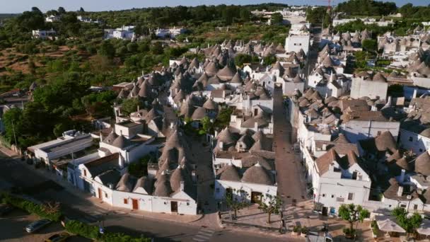 Flybilde Trulli Byen Alberobello Italia Droner Flyr Gamle Bybygninger Ved – stockvideo