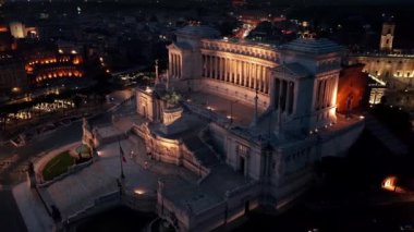 Vittoriano 'nun havadan görünüşü, İtalya, Roma' nın ünlü simgesi.