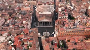 Roma 'daki Pantheon' un havadan görünüşü, antik Roma tapınağının anıtı - İtalya 'nın yukarıdan manzarası, Avrupa