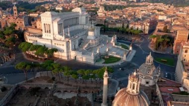 Vittoriano 'nun havadan görünüşü, İtalya, Roma' nın ünlü simgesi.