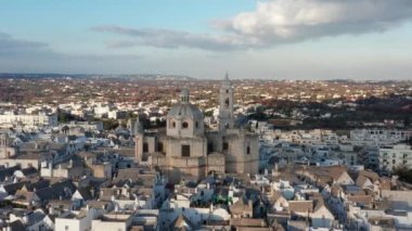 İtalya 'nın Locorotondo şehrinin hava manzarası