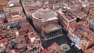 Roma 'daki Pantheon' un havadan görünüşü, antik bir tapınak - İtalya 'nın yukarıdan manzarası, Avrupa