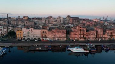 Taranto, İtalya 'nın havadan görünüşü - Puglia