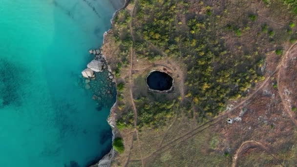 Vista Aérea Bela Costa Com Água Cristalina — Vídeo de Stock