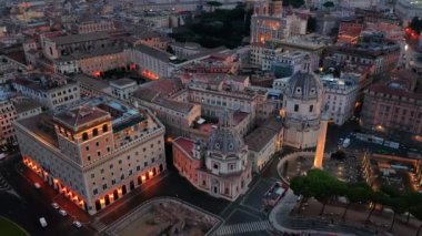 Roma 'daki Kolezyum Parkı' ndaki Roma Forumu 'nun havadan görünüşü. 