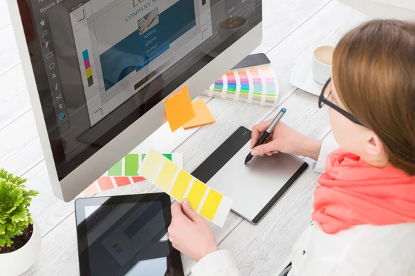 Graphic designer at work. Color samples. — Stock Photo, Image