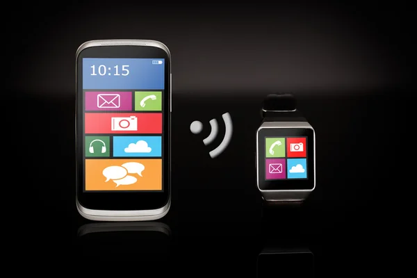 Modern internet smart Watch-klocka och smartphone. — Stockfoto