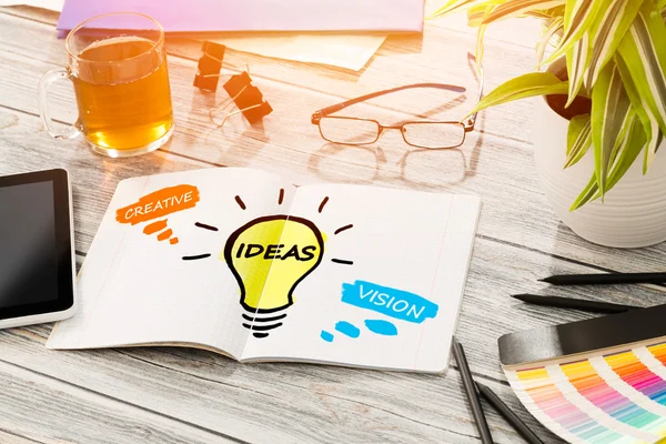 Ideeën creatieve sociale Media lamp Networking visie — Stockfoto