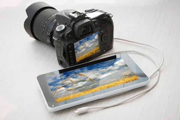 Dslr 카메라 및 태블릿. — 스톡 사진