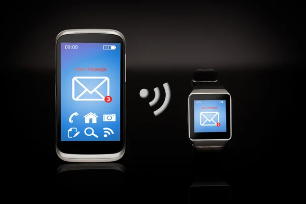 Modern internet smart Watch-klocka och smartphone. — Stockfoto