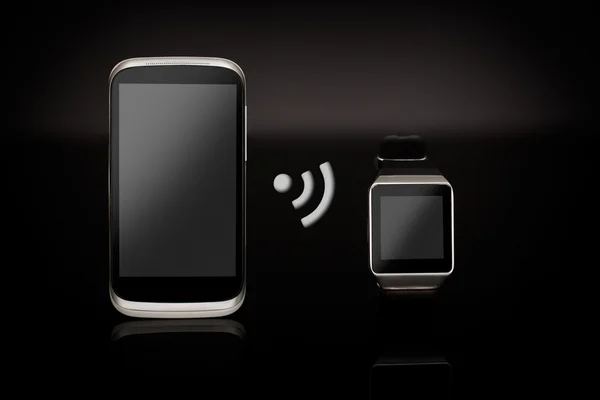 Modern internet smart Watch-klocka och smartphone. — Stockfoto