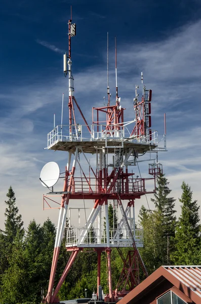 Uma torre de tecnologia — Fotografia de Stock