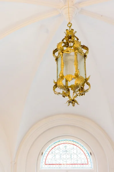 En guld lampa — Stockfoto