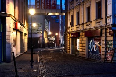 Bytom, SIlesia Voyvoda, Polonya 17 Aralık 2019. Bytom kasabasındaki Browarniana caddesinde görüntü