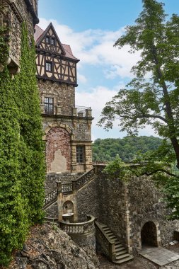 Walbrzych, Lower Silesia, Polonya 07 Haziran 2021. Polonya 'nın Aşağı Silezya kentindeki Walbrzych kasabası yakınlarındaki Ksiaz şatosuna bakın.