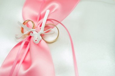 Evlilik yüzükleri.