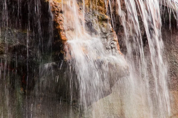 Spritzwasser. Wasserfall — Stockfoto