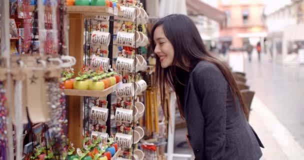 Woman checking out shop merchandise — Stock Video