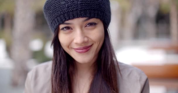 Smiling woman in knitted hat — Stock Video