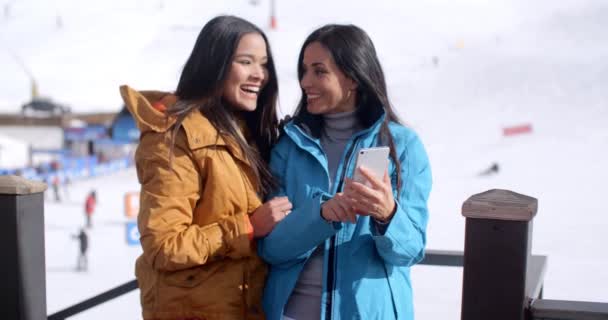 Young women laughing at selfie — 图库视频影像