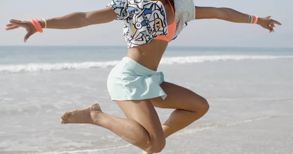 Woman dancing on tropical beach — Stock Photo, Image