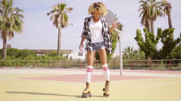 Girl riding on roller skates — Stock Video