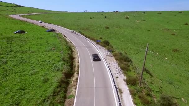 Route avec voiture de conduite — Video