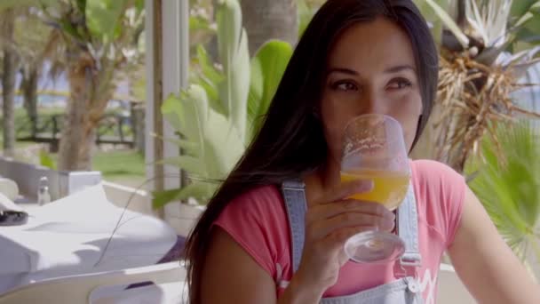 Woman sitting at table in beach bistro — Stock Video