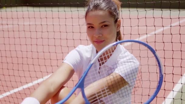 Woman sitting with racket on sunny outdoor — Stock Video