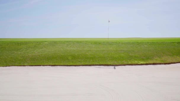 Campo de golf verde — Vídeo de stock