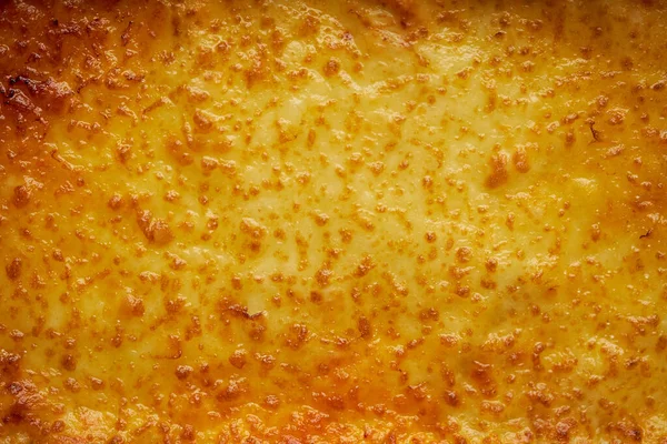 Texture de fond du fromage mozzarella fondu sur une base lasagne ou pizza — Photo