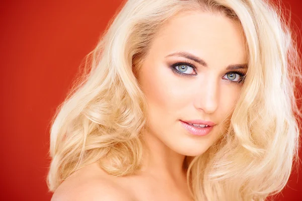 Fantastisk sensuell blond kvinna — Stockfoto