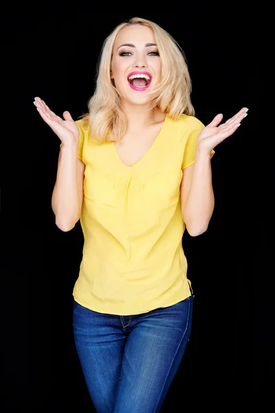 Směje se šťastný blondýnka — Stock fotografie