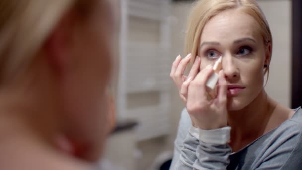 Pretty Blond Woman Applying Eyebrow Makeup — Stock Video