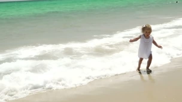 Little girl with mother on beach — Stock Video