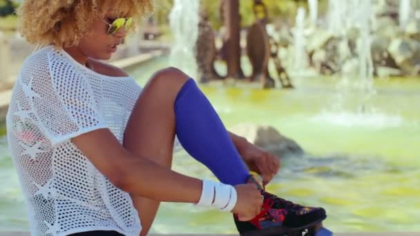 Girl Tying Shoelaces in Roller Skates — Stock Video