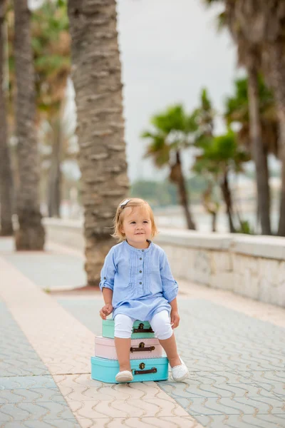Adorable little girl on a summer vacation — Stockfoto
