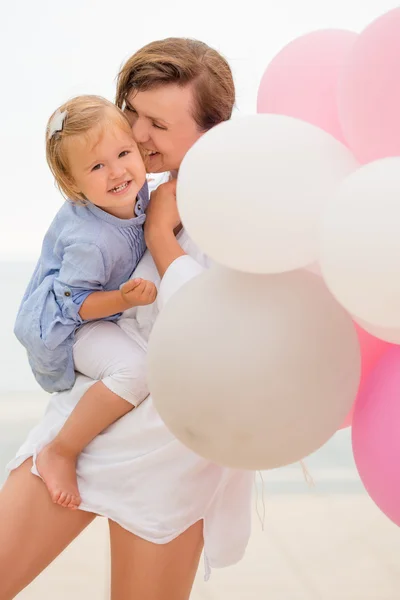 Loving mother and her small daughter — Stock Photo, Image