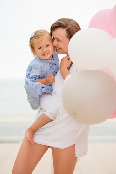 Loving mother and her small daughter — Stock Photo, Image
