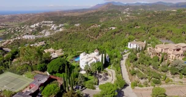 Casas e árvores em espanhol Andaluzia — Vídeo de Stock