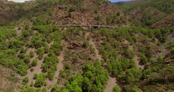 Ισπανικά βουνά στην Ανδαλουσία με δρόμο — Αρχείο Βίντεο