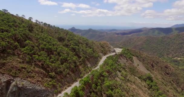 Montañas españolas en Andalucía con carretera — Vídeos de Stock